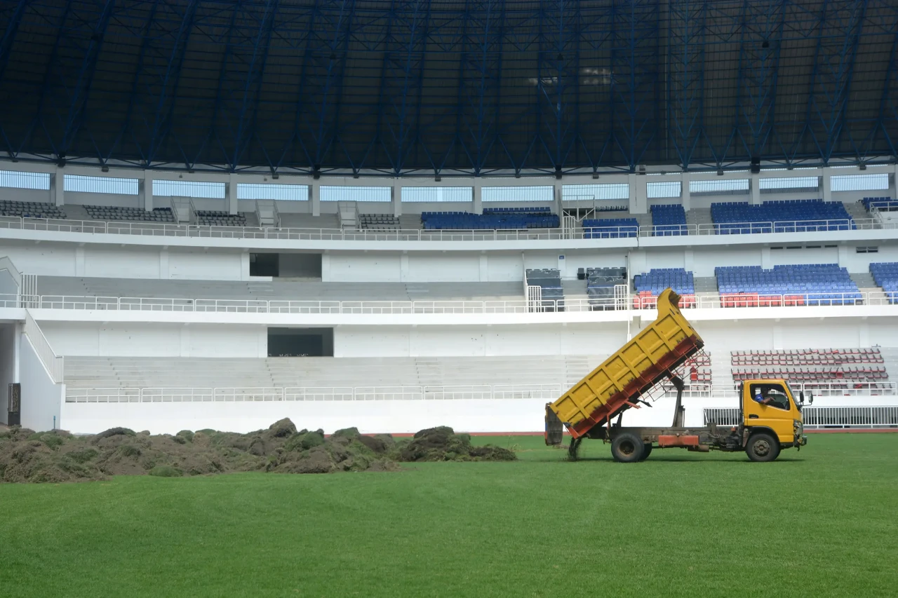 Potret Renovasi Stadion...