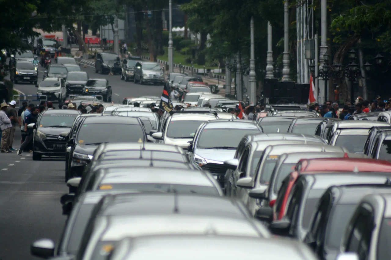 Ratusan Driver Online...