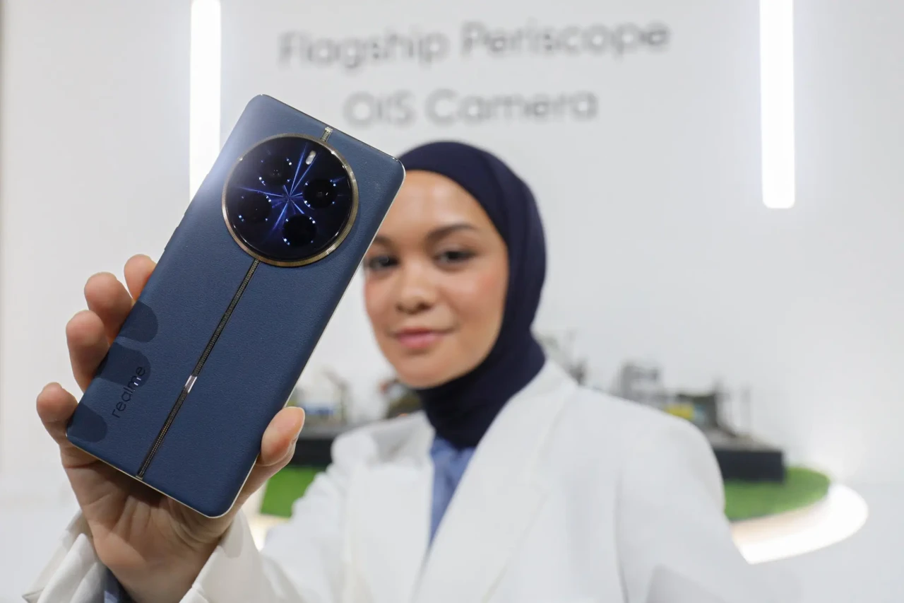 Peluncuran realme 12...