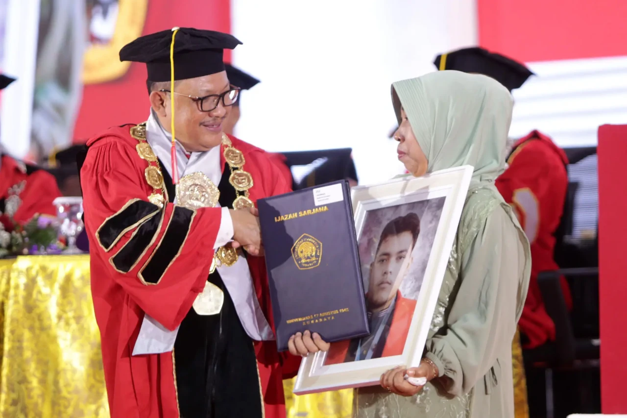 Momen Haru Prosesi Wisuda...