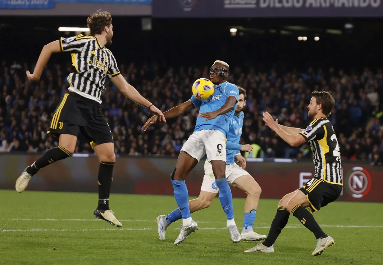 Napoli Sikat Juventus...
