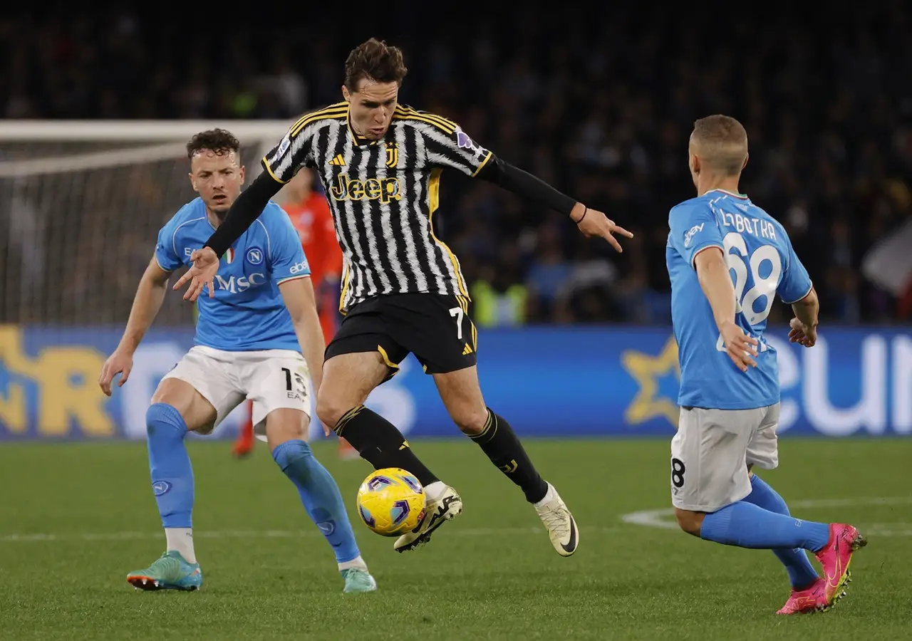 Napoli Sikat Juventus...