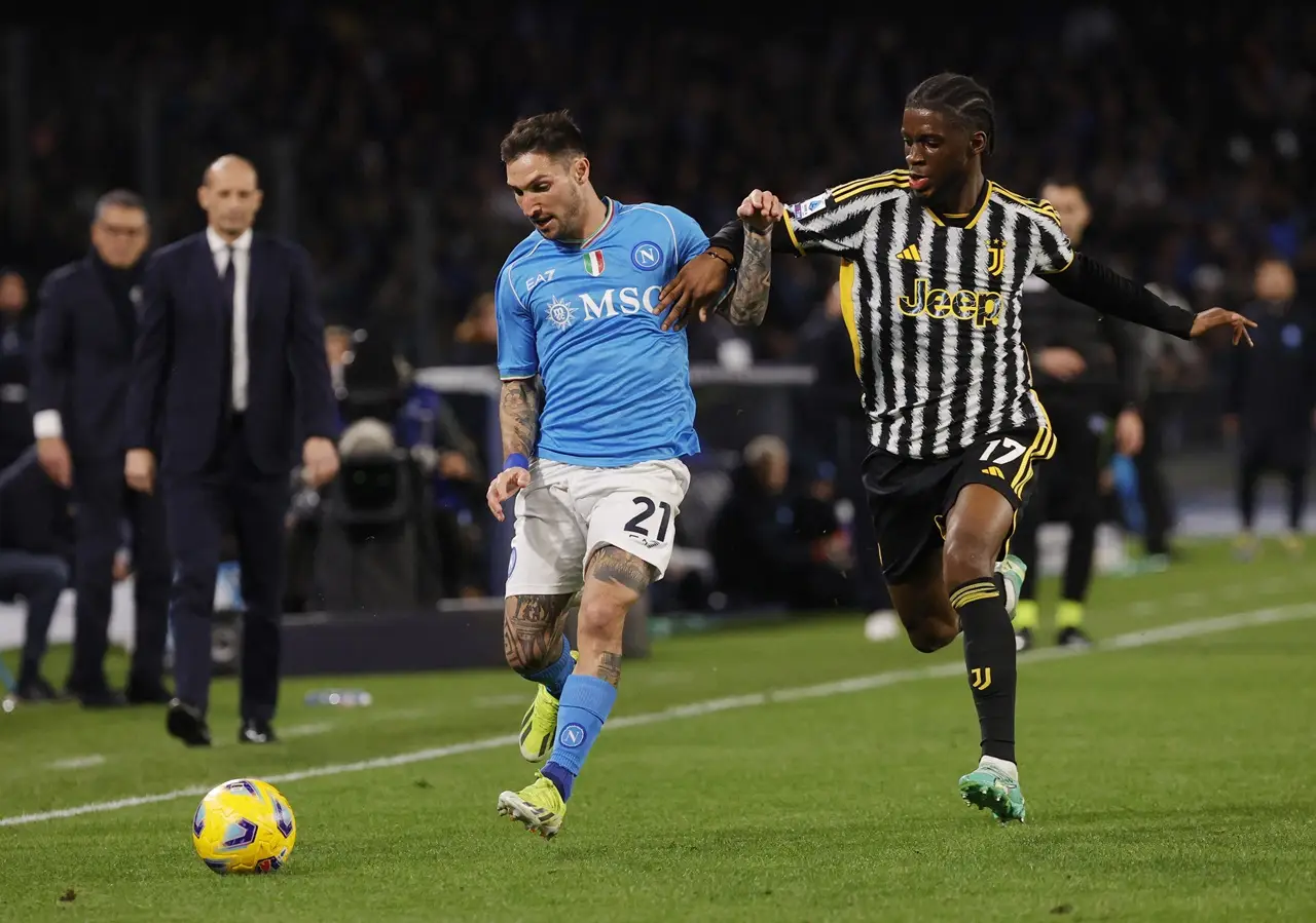 Napoli Sikat Juventus...