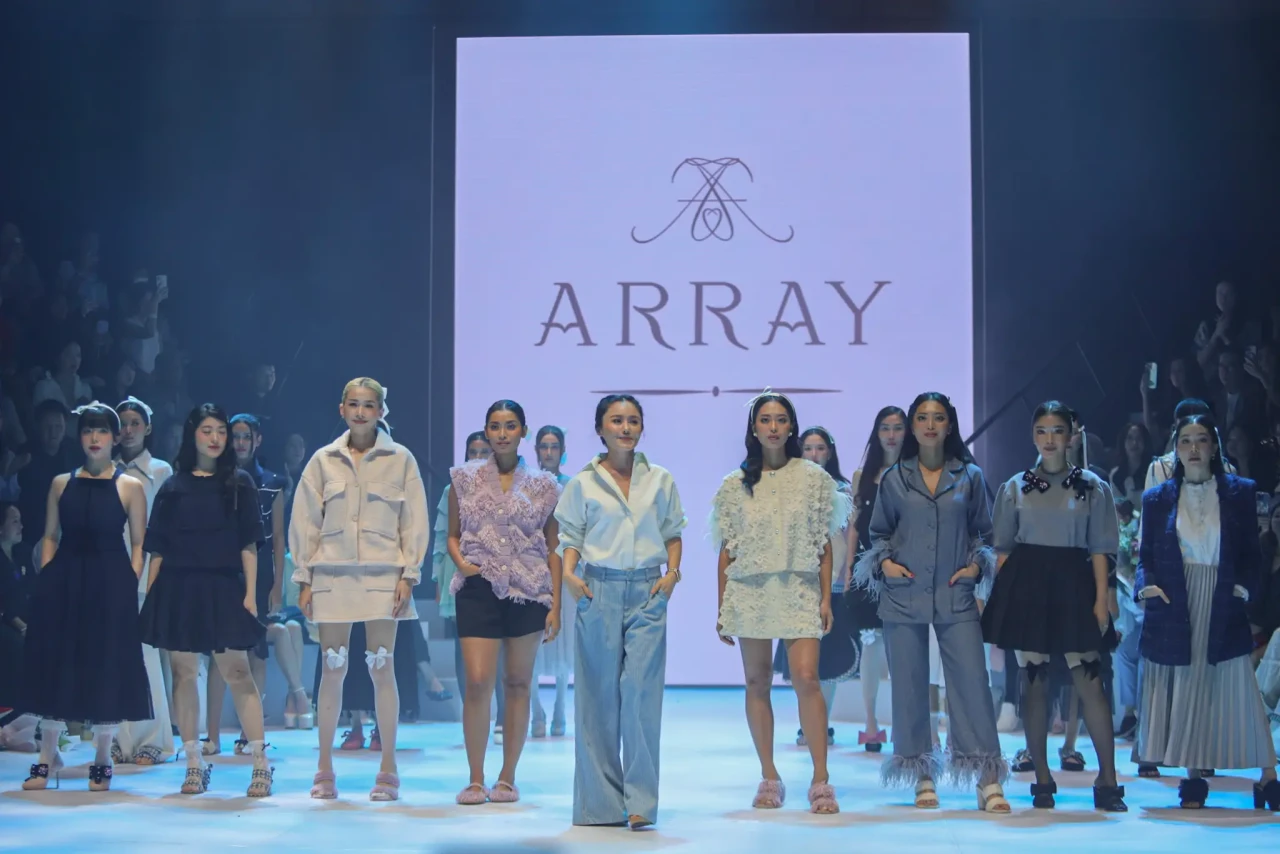 ARRAY Tampilkan Koleksi...