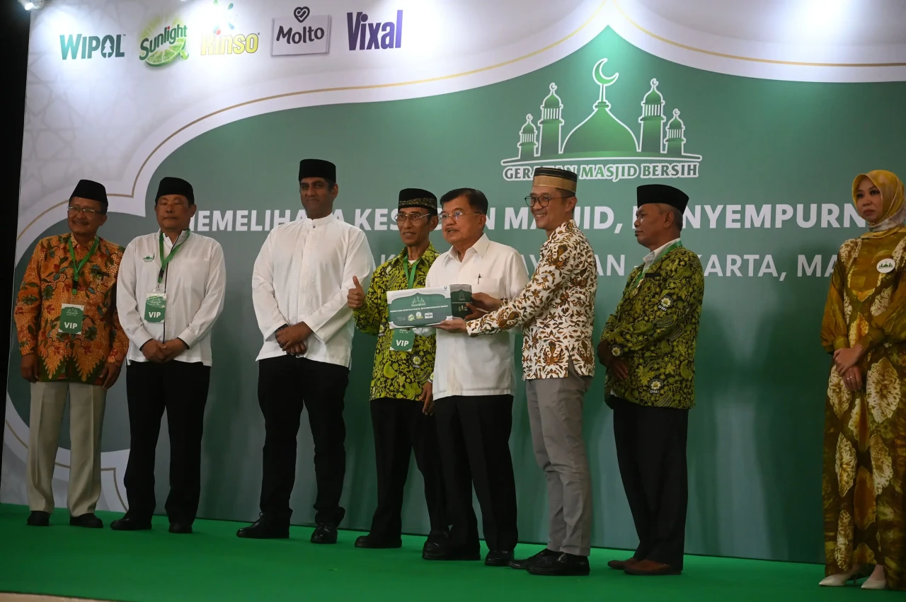 Gerakan Masjid Bersih...
