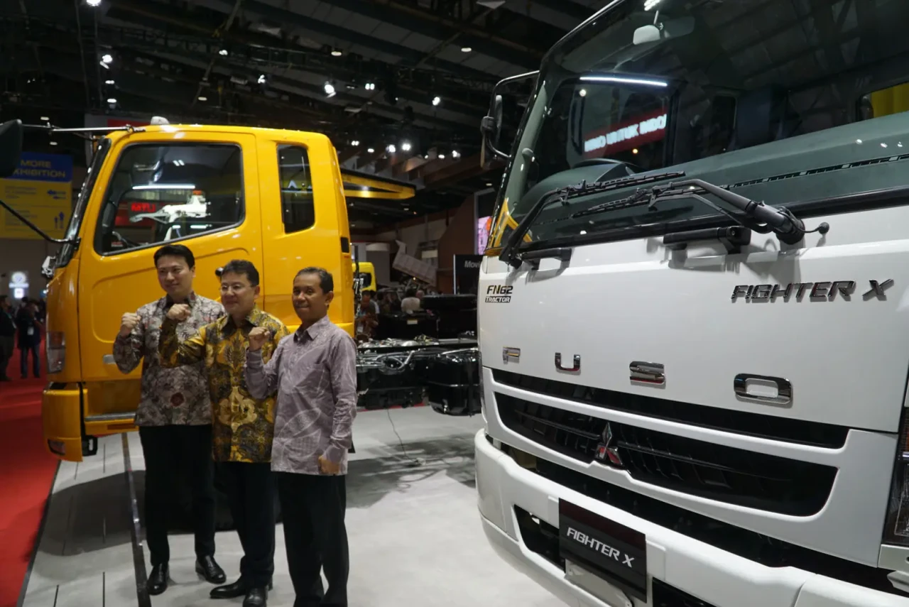 Mitsubishi Fuso Hadirkan...