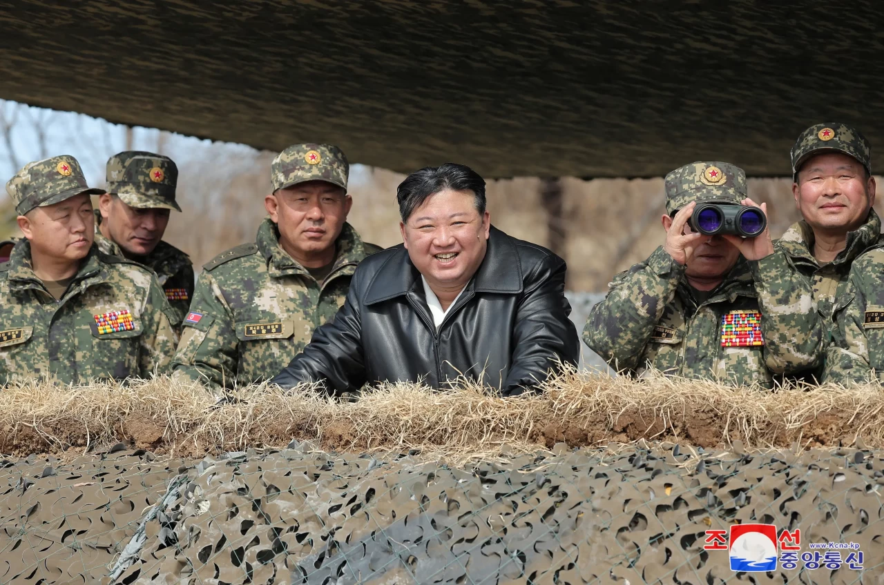 Disaksikan Kim Jong...