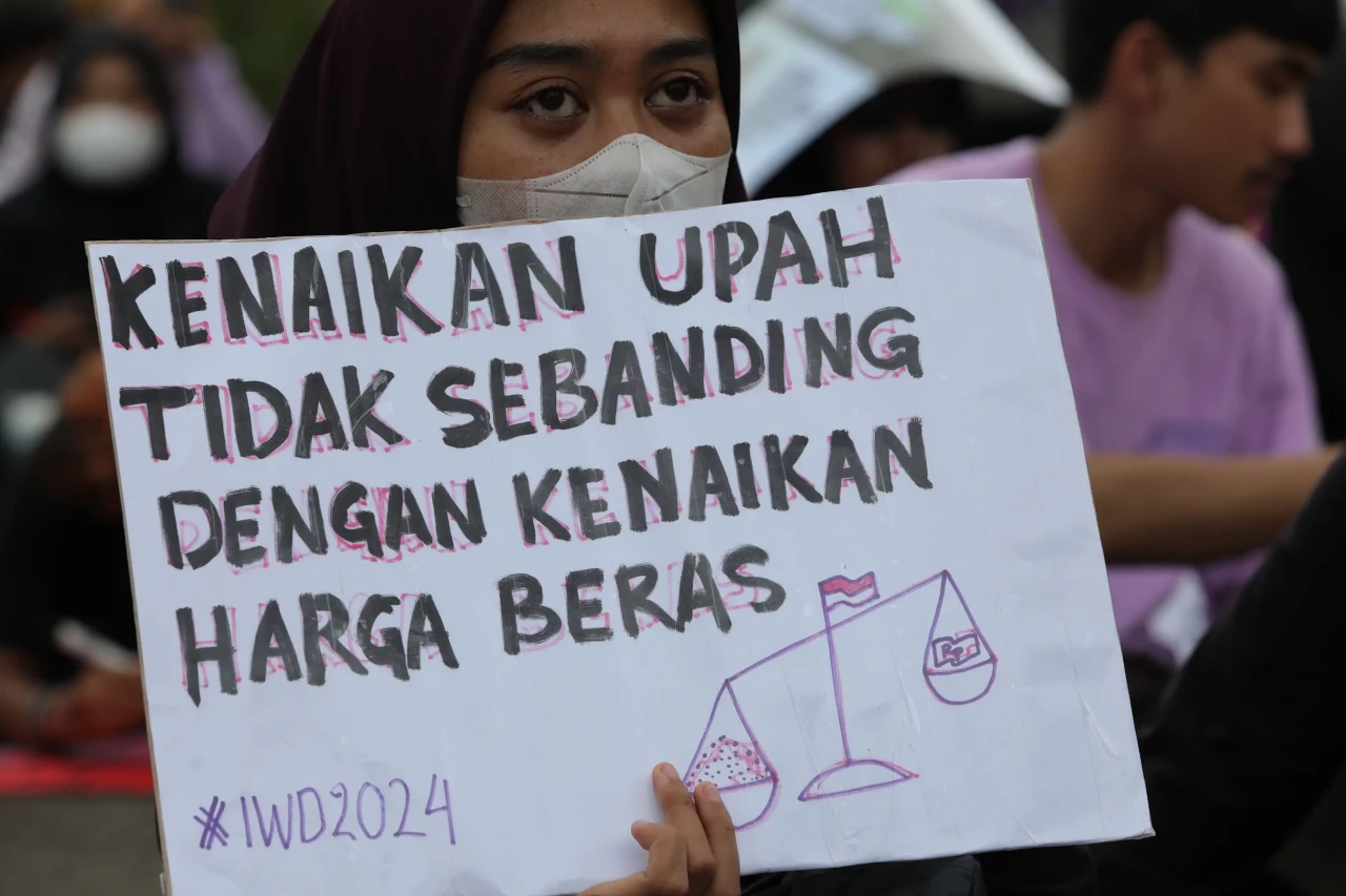 Aksi Unjuk Rasa Peringati...