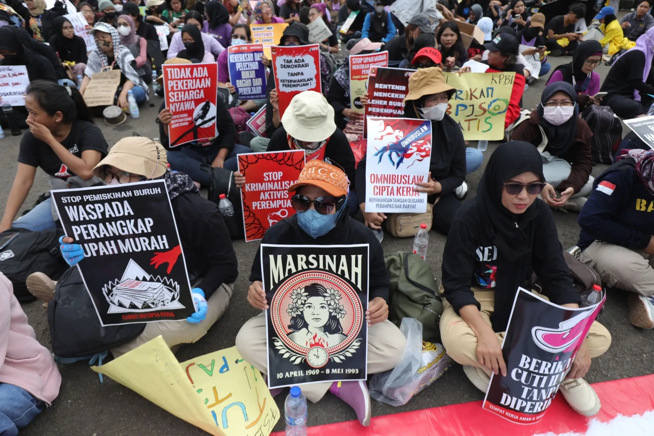 Aksi Unjuk Rasa Peringati...