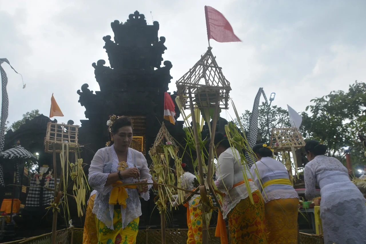 Prosesi Tawur Agung...