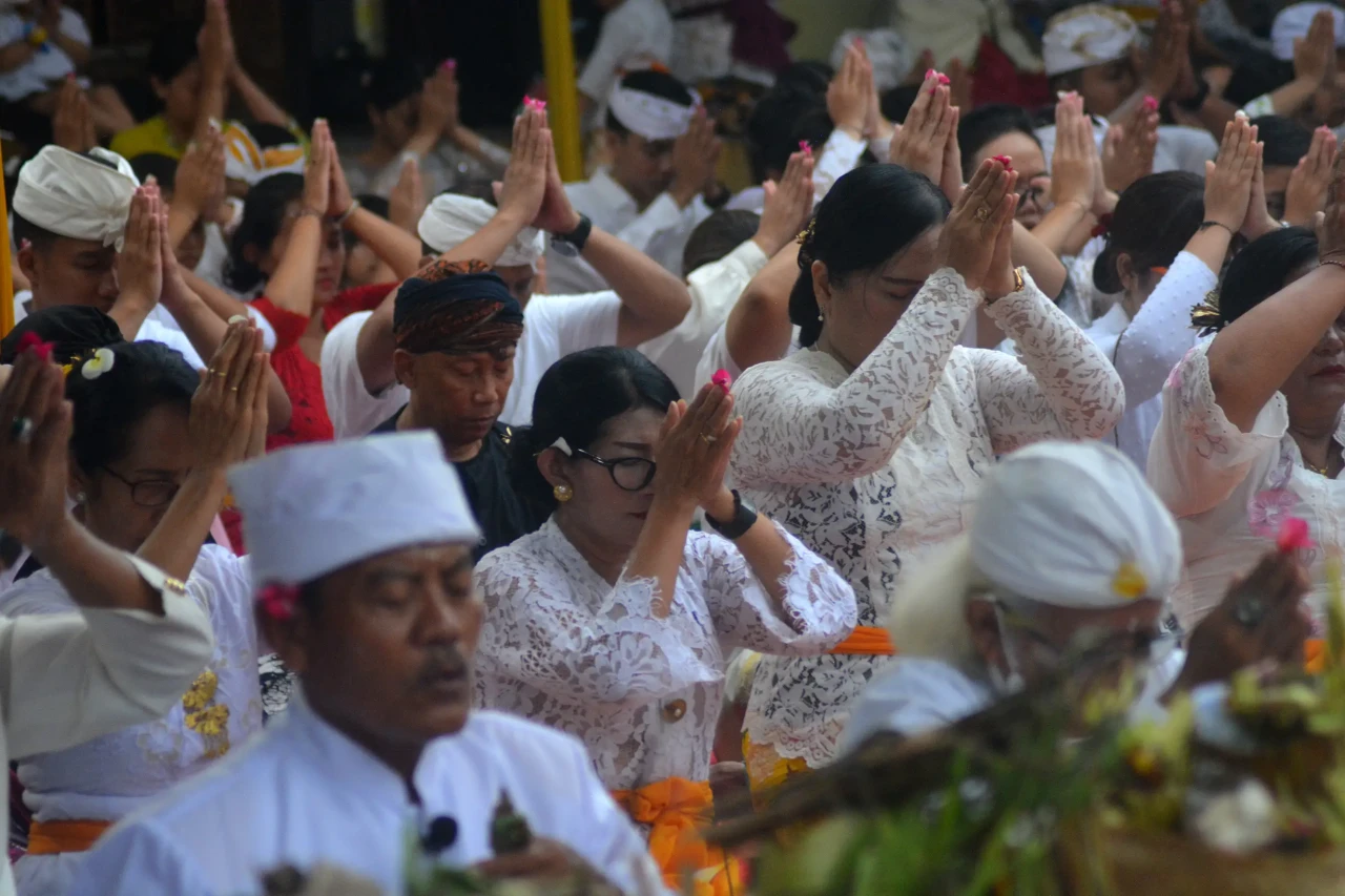 Prosesi Tawur Agung...