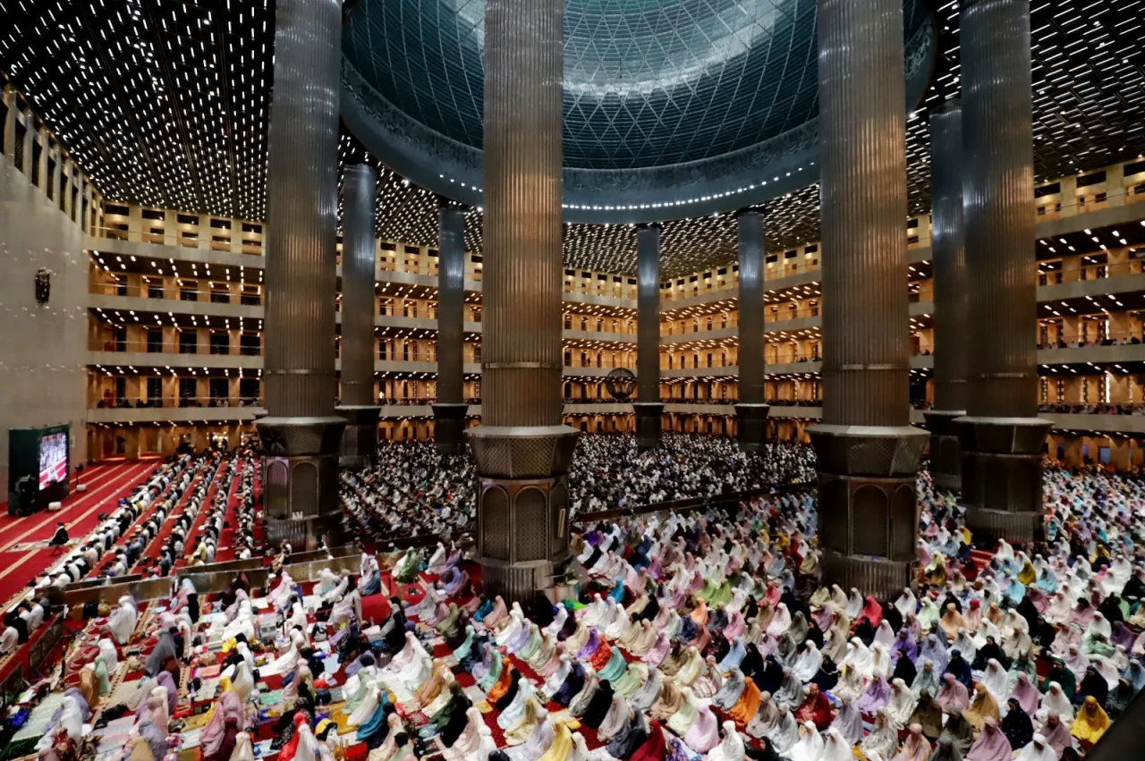 Salat Tarawih Perdana...