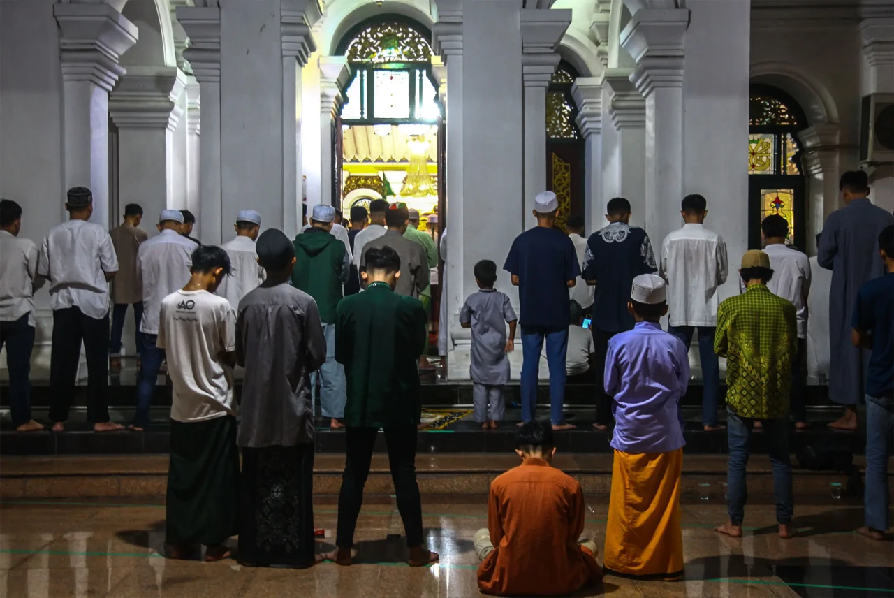 Potret Salat Tarawih...