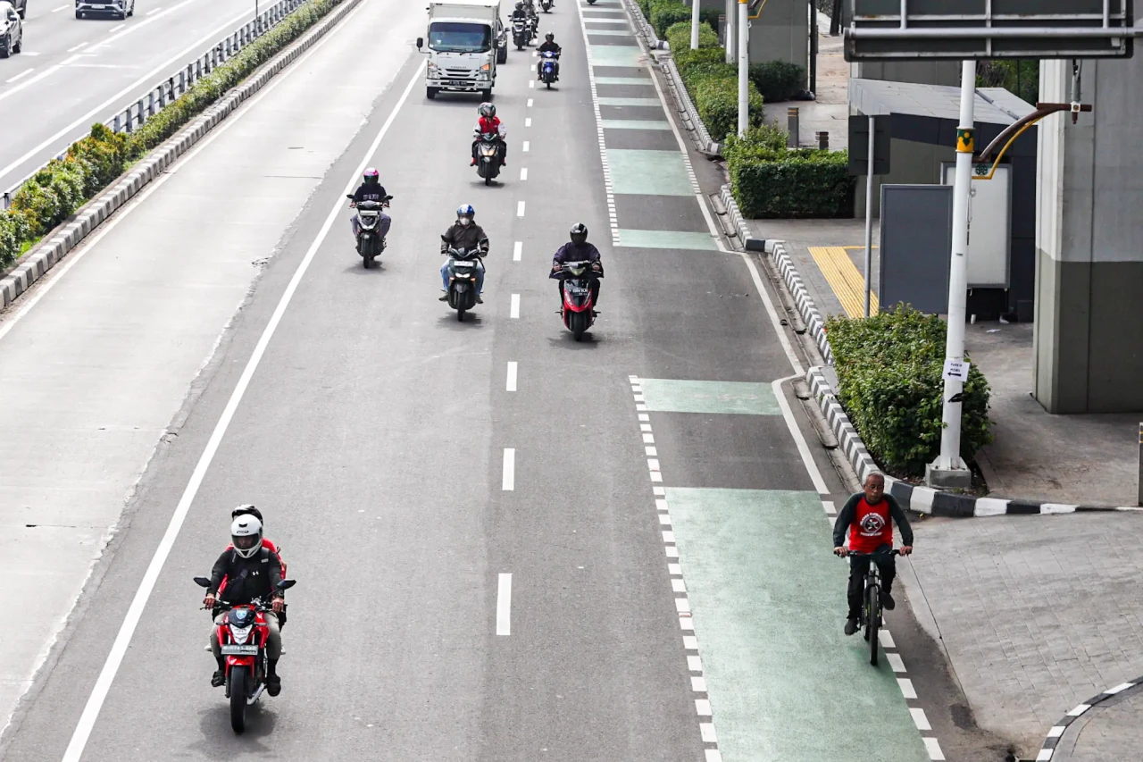 Bebas Macet, Jalanan...