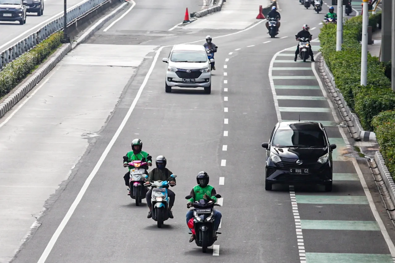 Bebas Macet, Jalanan...