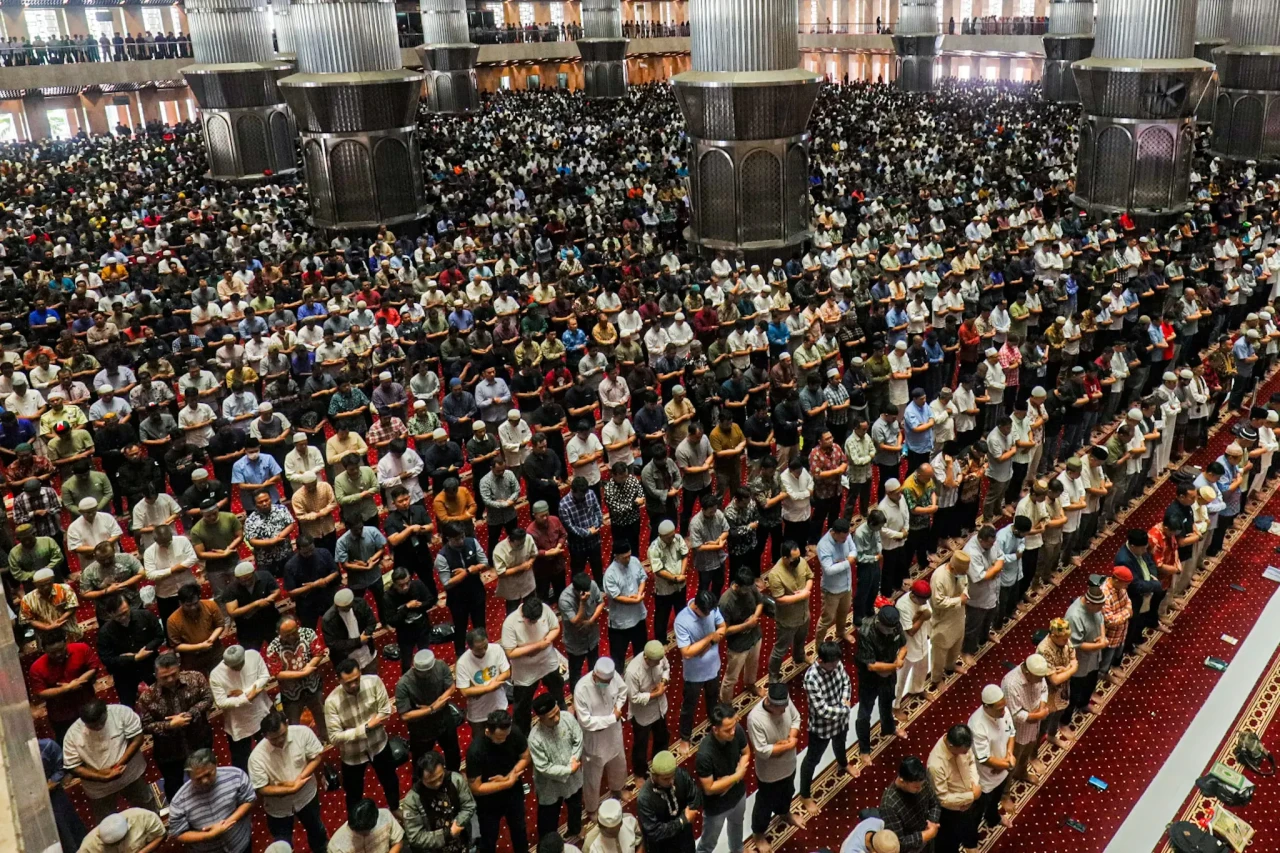Suasana Khidmat Salat...