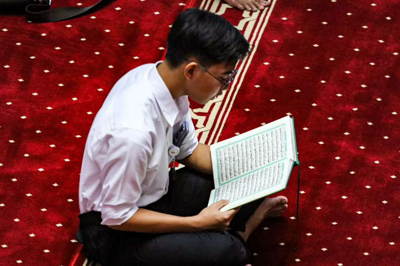 Suasana Khidmat Salat...