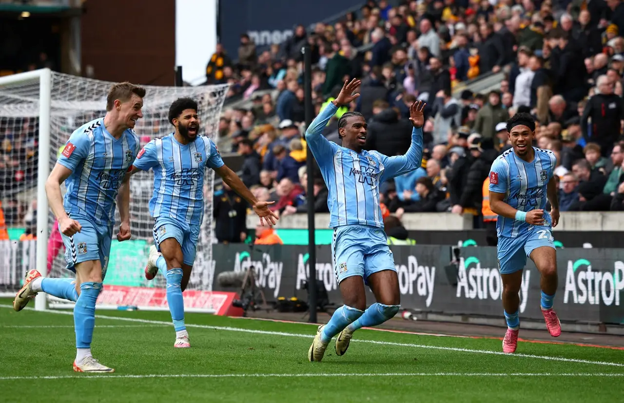 Jinakkan Wolves, Coventry...