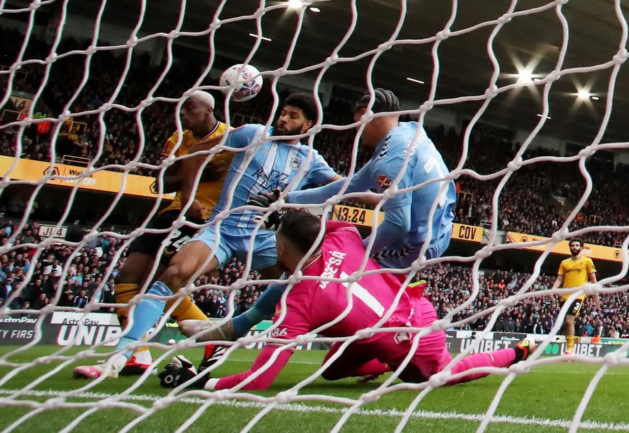 Jinakkan Wolves, Coventry...
