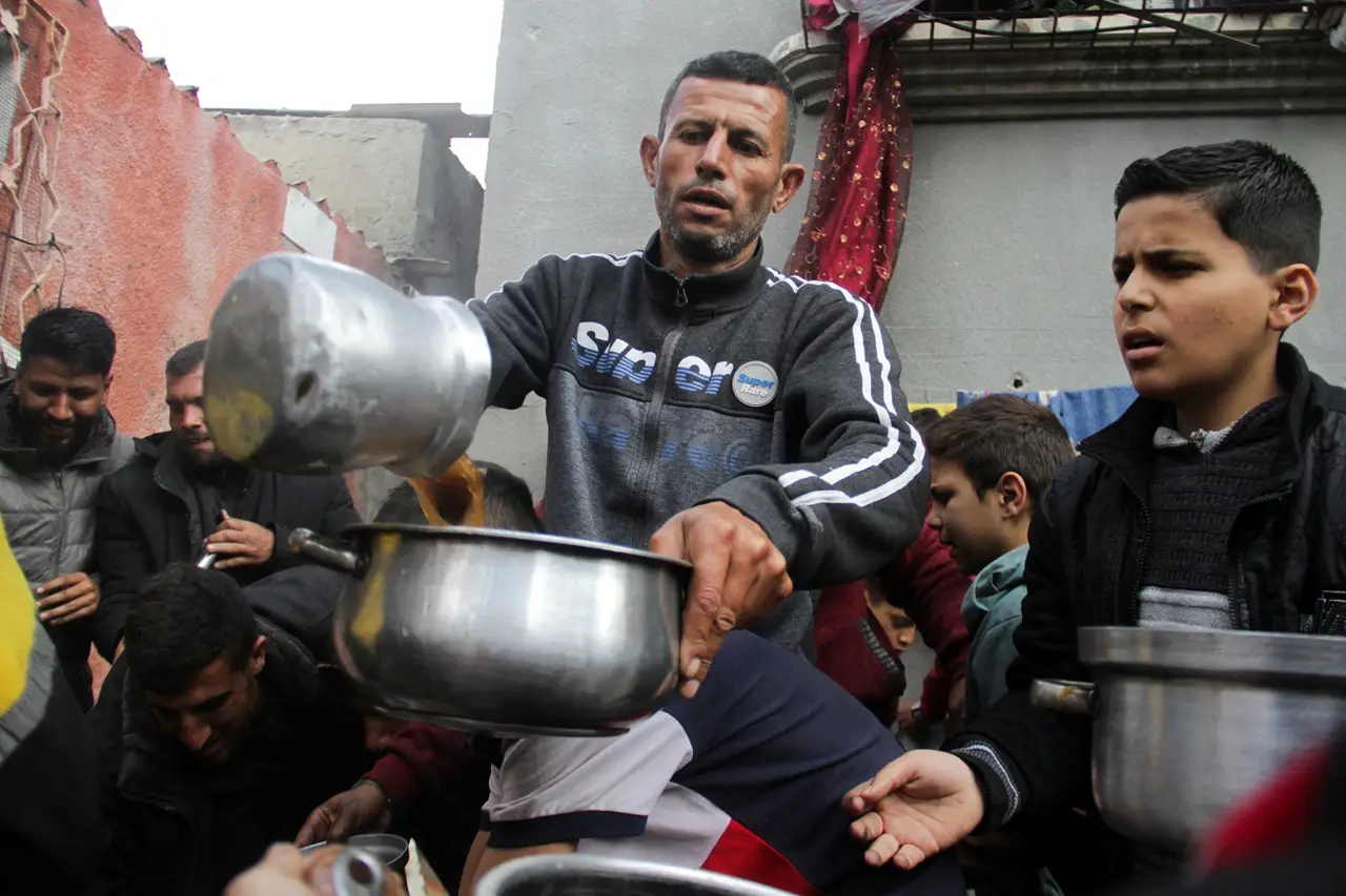 Pilunya Warga Palestina...