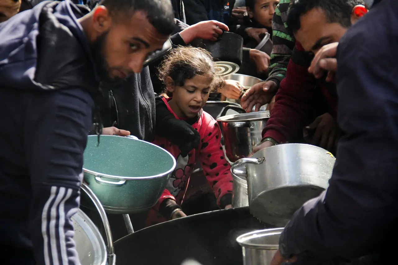 Pilunya Warga Palestina...