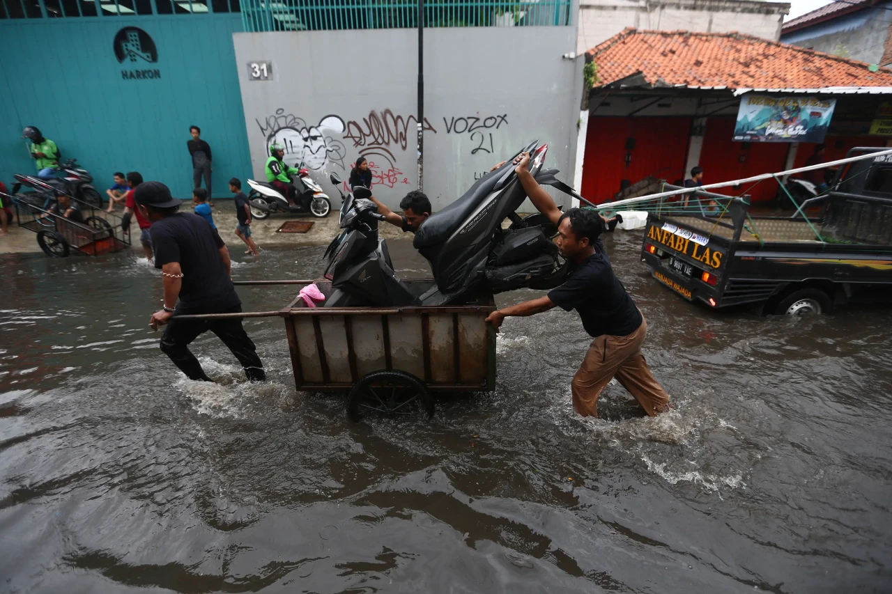 Banjir Genangi Kawasan...