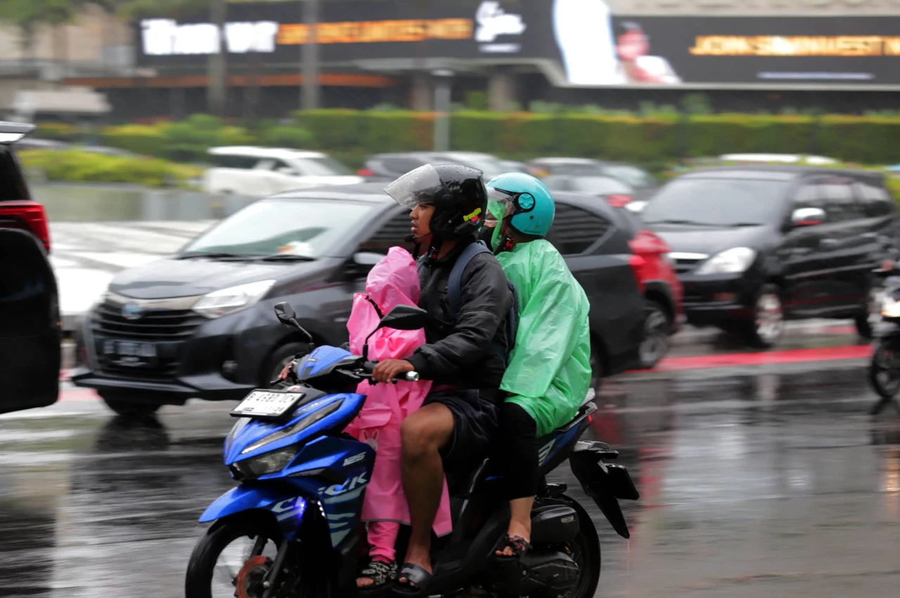 BMKG Peringatkan Potensi...