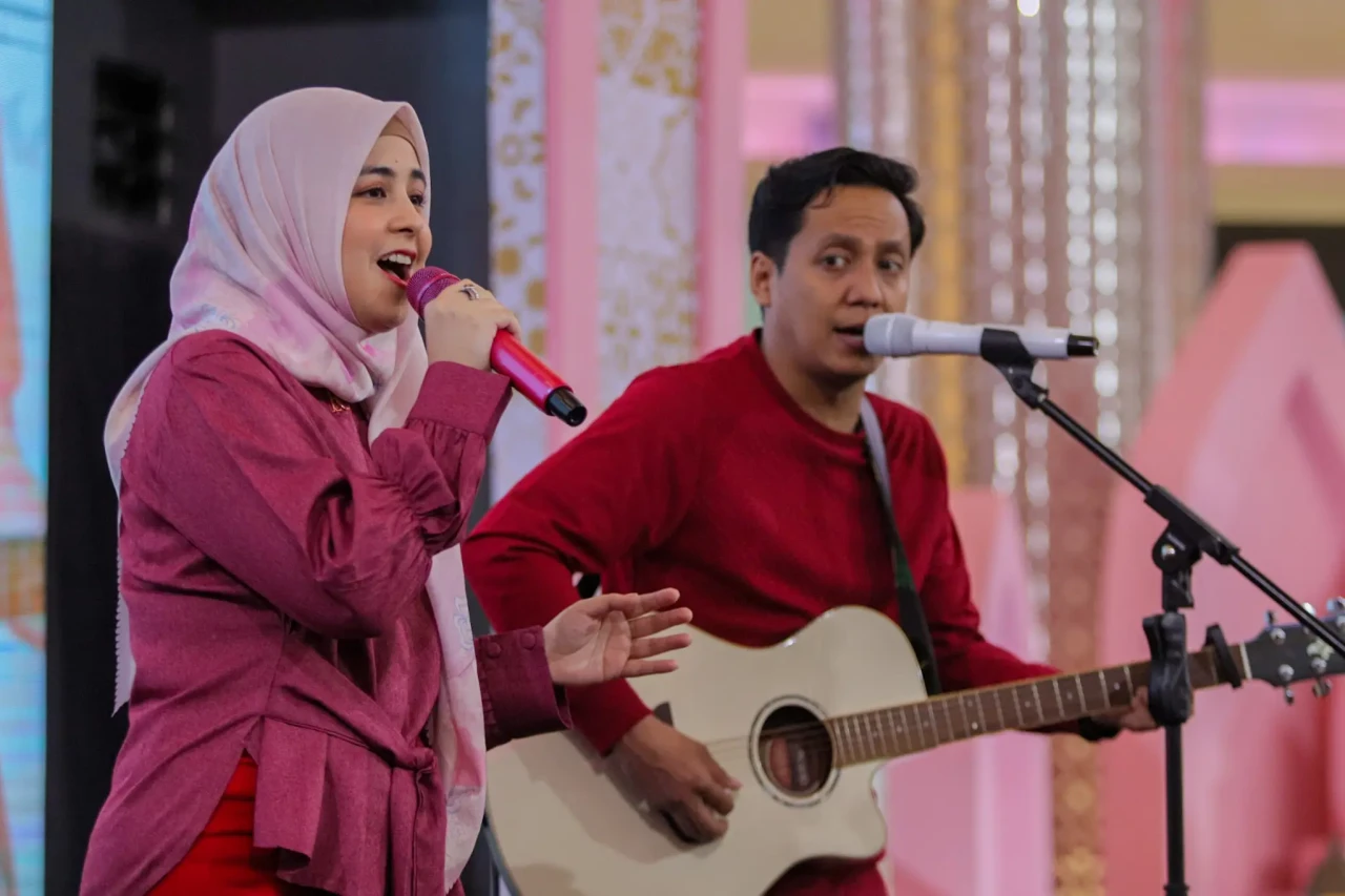 Risty Tagor Rilis Lagu...