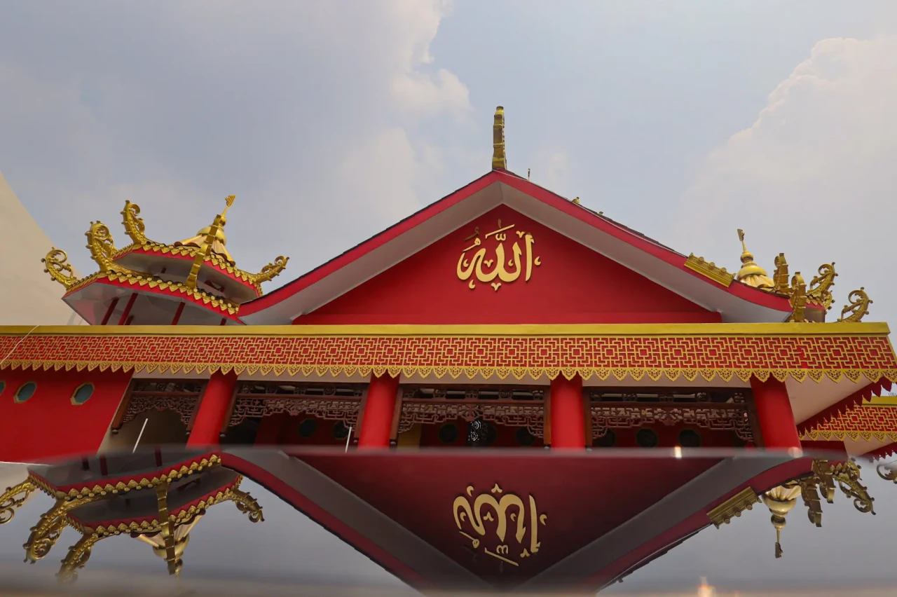 Mengunjungi Masjid Tjia...