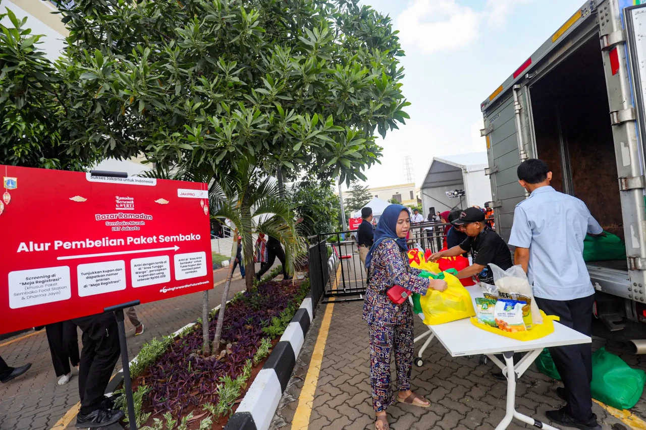Antusiasme Warga Berbelanja...