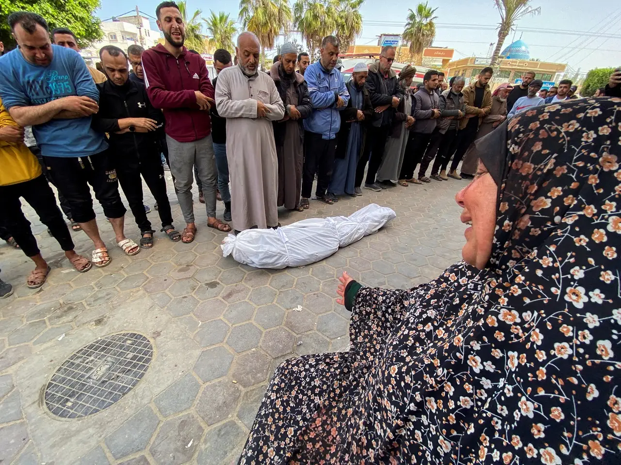 Bombardir Kota Rafah,...