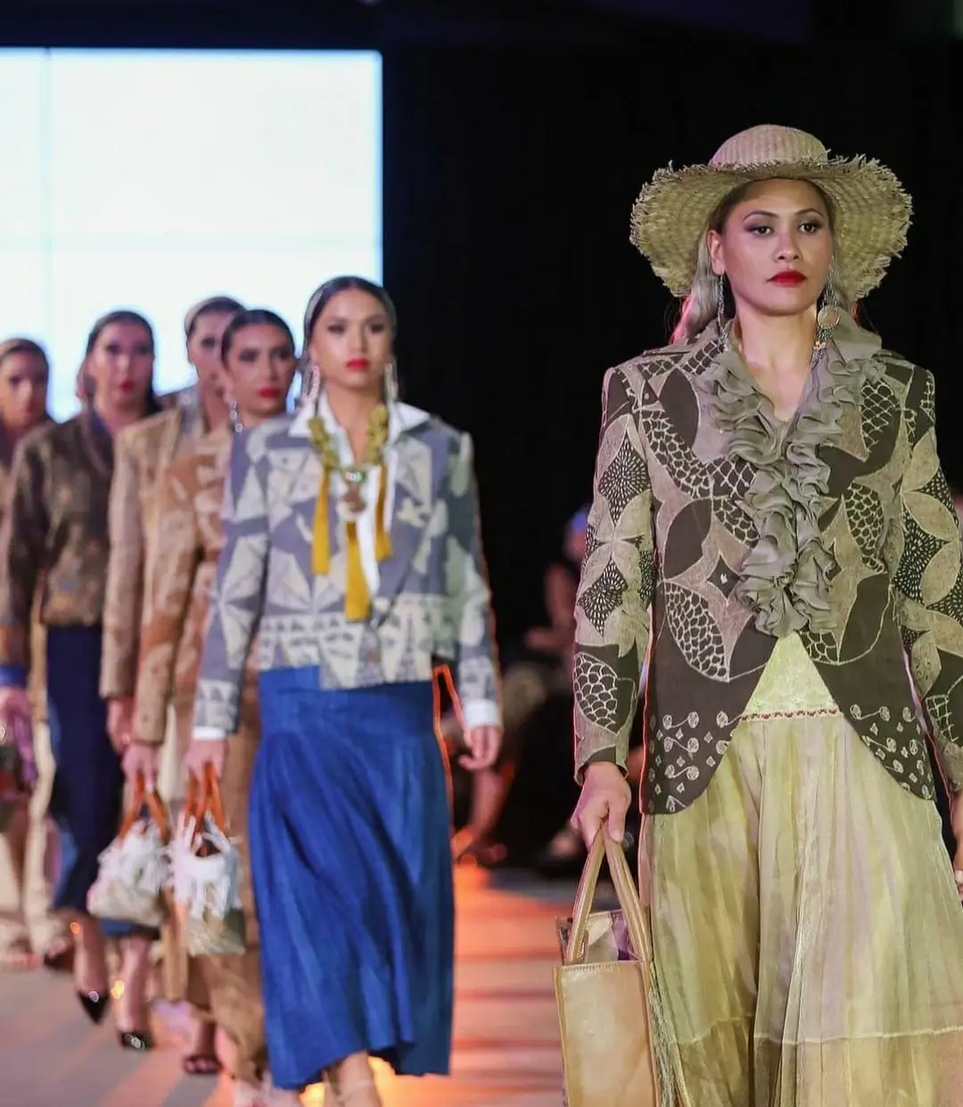 Koleksi Batik dan Purun...