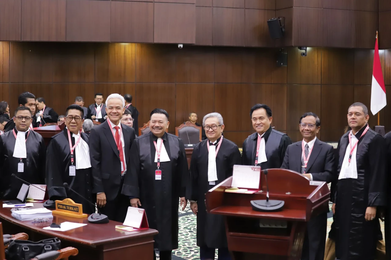 Ganjar-Mahfud Hadiri...