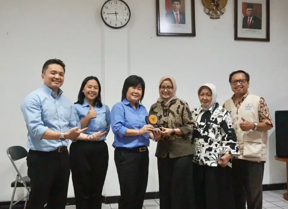 Bank Sampoerna Salurkan...
