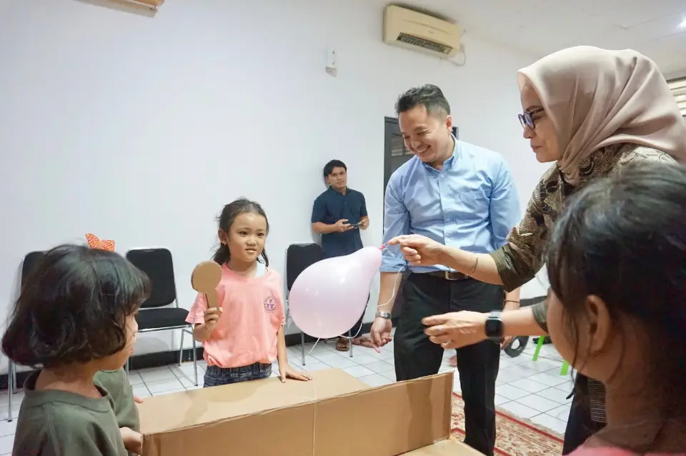 Bank Sampoerna Salurkan...