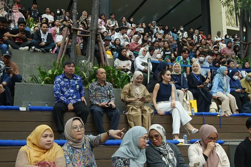 Cinta Laura Meriahkan...