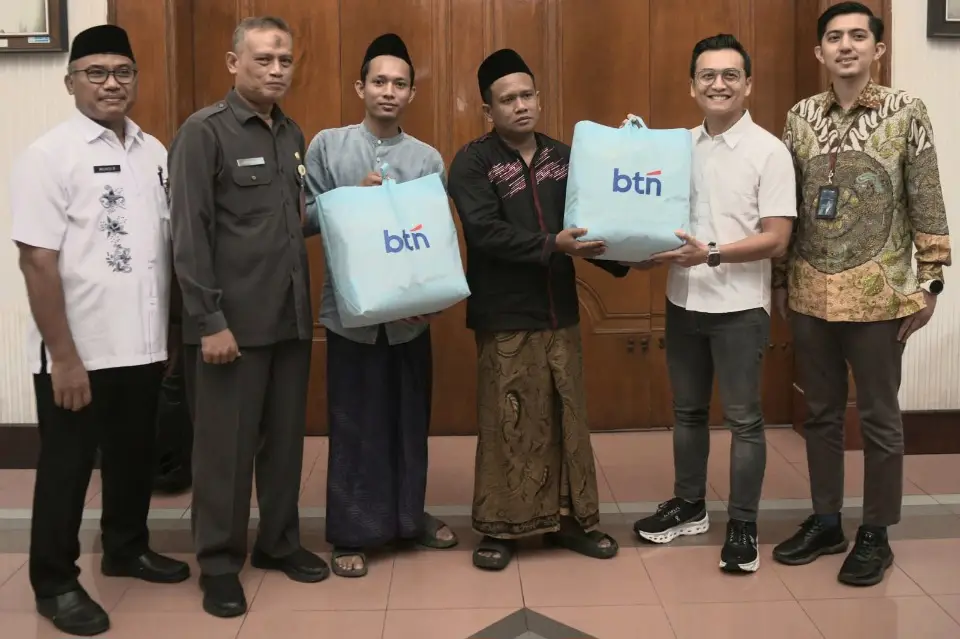 BTN Salurkan Bantuan...
