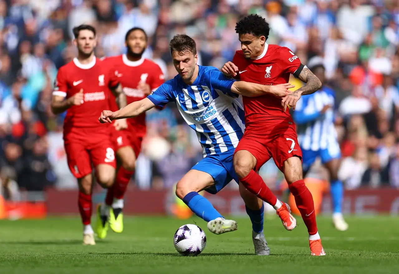 Bungkam Brighton 2-1,...