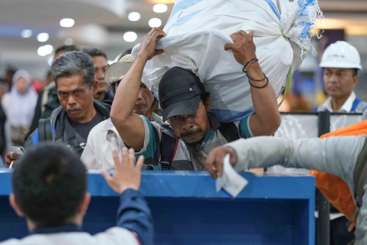 Antusiasme Pemudik Menggunakan...