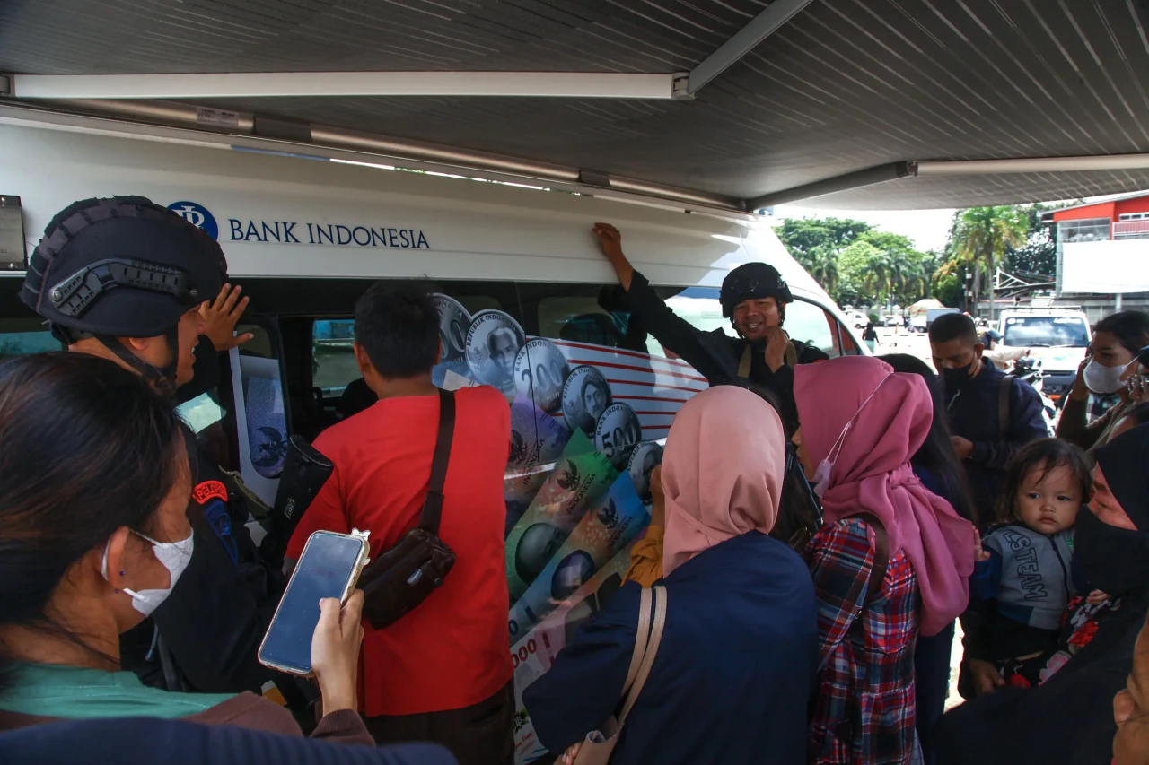 Potret Penukaran Uang...