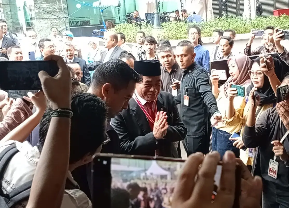 4 Menteri Jokowi Hadiri...