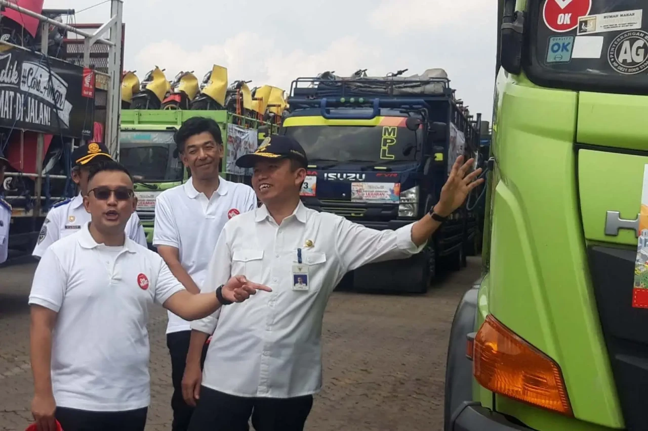 Pelepasan Truk Mudik...