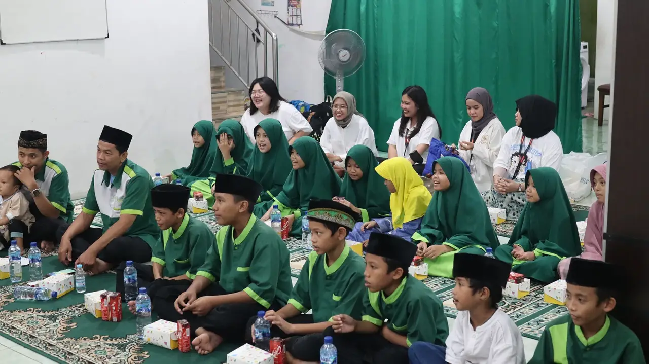 Kurir Lion Parcel Berbagi...