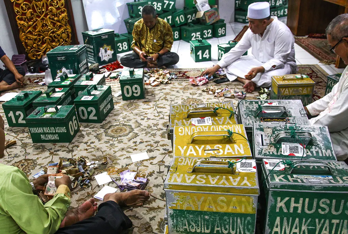 Potret Kotak Infak Salat...