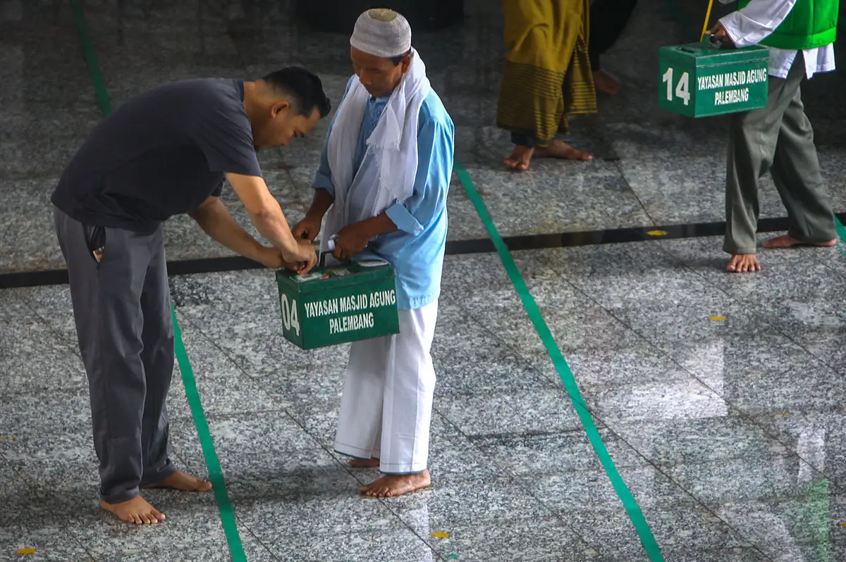 Potret Kotak Infak Salat...