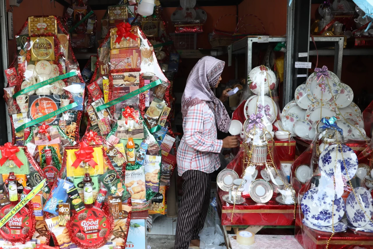 Jelang Idul Fitri, Penjualan...