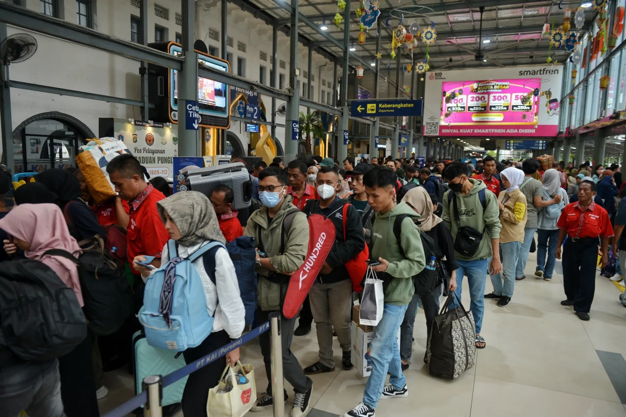 H-4 Lebaran Stasiun...