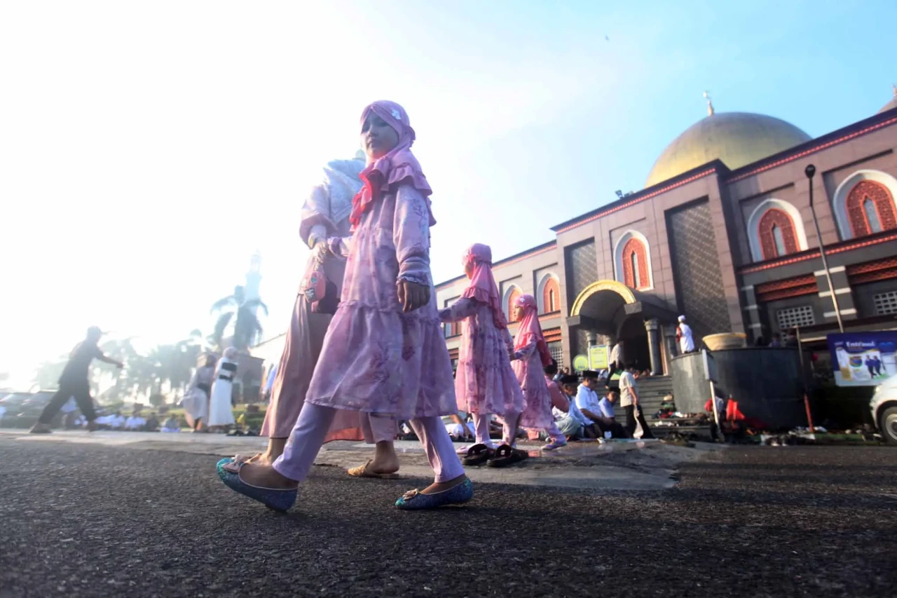 Khusyuk Salat Ied di...