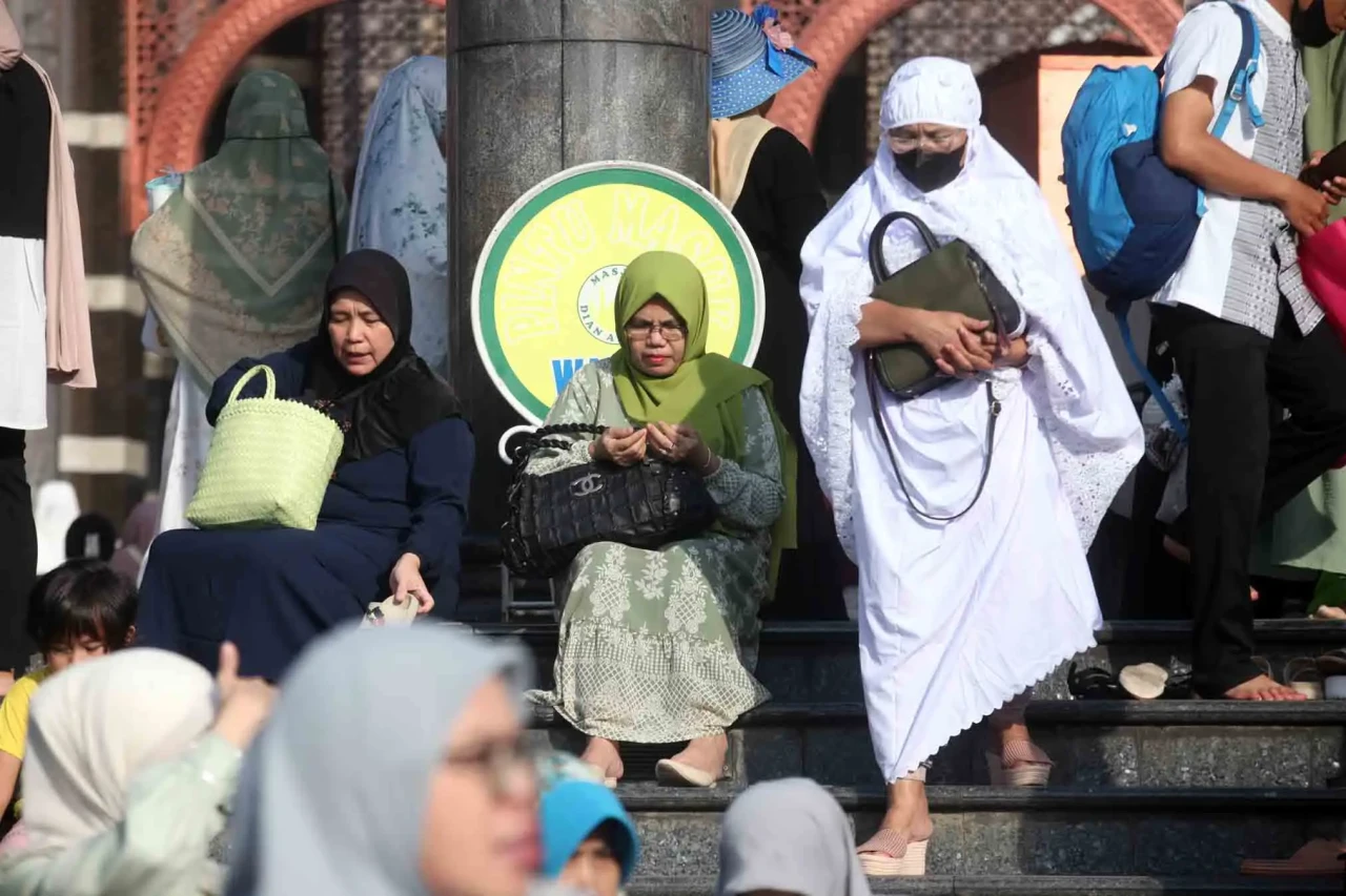 Khusyuk Salat Ied di...