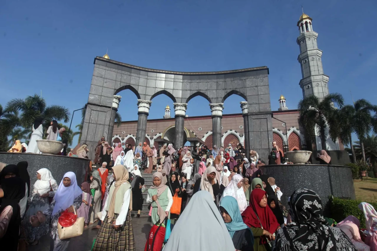 Khusyuk Salat Ied di...